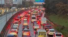 Son dakika...İstanbul'da sağanak etkili oldu! Trafik yoğunluğu yüzde 90'a ulaştı