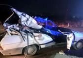 TIR'a çarpan otomobilin sürücüsü yaralandı, eşi öldü