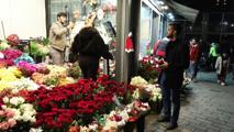 İstanbul- Taksim'de çiçekçilerde yılbaşı yoğunluğu