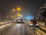 Mardin'de kar yağışına karşı gece mesaisi