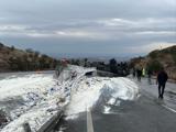 Kırıkkale'de un yüklü TIR devrildi; sürücü yaralı