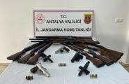 Serik'te ruhsatsız silah operasyonu