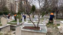Mezarlıklarda bayram temizliği