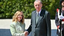 Cumhurbaşkanı Erdoğan, Roma’da Meloni tarafından resmi törenle karşılandı