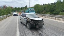 Bariyere çarpan otomobilin sürücüsü yaralandı