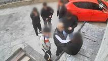 Kadıköy’de eli bıçaklı çocuk gaspçılar dehşet saçtı! Kolyeyi çalıp kaçtılar