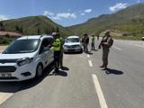 Hakkari'de jandarma ekipleri trafik denetimi yaptı