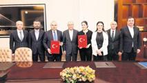 Doğubayazıt’a okul ve otel yapıyor