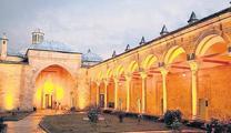 Bayezid Külliyesi geceleri de açık