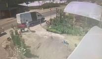 Yalova'da 4 aracın karıştığı kaza kamerada: Yol kenarındaki işçi ölümden döndü