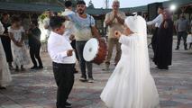 Akondroplazili çift 21 yıl sonra evlilik hayallerini gerçekleştirdi