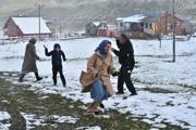 4 kentte etkili oldu! Temmuz ayında kar topu oynadılar: Görülmemiş bir şey yaşadık