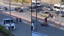 Trafiğin ortasında birbirlerine girdiler! Çekiçler, sopalar havada uçuştu