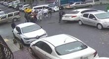 İstanbul - Sultangazi'de hasarlı trafik kazasının yumruklu kavgaya dönüştüğü anlar kamerada