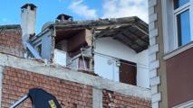 Avcılar'da yıkım sırasında bitişikteki apartman zarar gördü: Binamızın duvarı yok