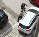 Avcılar'da ters yön kavgası; araya girenlere sinirlenen sürücü mahallelinin üzerine yürüdü