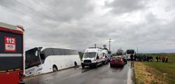 1 Mayıs kutlamalarına giden işçileri taşıyan otobüs yoldan çıktı; 1 yaralı