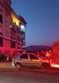 Alanya'da otomobil ile kamyonet çarpıştı: 2 yaralı