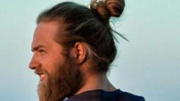 2026 Erkek Uzun Saç Kesim Modelleri - Düz Ve Kıvırcık Saçlar İçin Dalgalı, Bağlamalı, Topuz Saç Modelleri