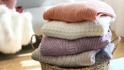 Kışlıkları yıkarken bu hatayı yapmayın! Doğru programla kazaklar hep yeni kalıyor