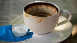 İnatçı kahve lekesinin izi bile kalmıyor! 5 yöntem arasından en etkilisi