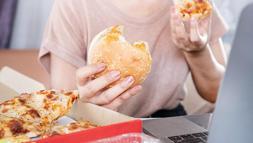 Modern beslenme kanser riskini tırmandırıyor! Korunma mutfakta başlıyor