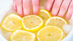 Ne oje ne yağ... Asıl fayda limonda! Güçlü tırnakların bakımı bambaşka