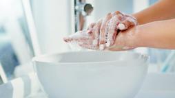 Elini sıcak suyla yıkayan bir daha düşünsün! Bakteriler için açık kapı, 30 saniye kuralı