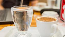 Su mu soda mı? Türk kahvesinin yanındaki doğru eşlikçi meğer buymuş