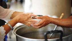 Küçük iyilikler büyük mutluluklar getiriyor! Yardım etmek ruh sağlığını iyileştiriyor