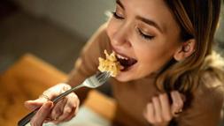 Yemekte 20 dakika kuralı! Kilo artışı ve sindirim sorunlarını önlüyor