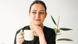 Ses bozukluğunuzun nedeni reflü olabilir! Bu davranışları yapmayın