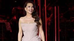 ‘Sivaslılar Günü'nde Ebru Yaşar rüzgarı! Konser alanı doldu taştı