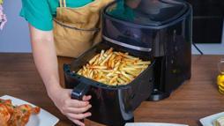 Airfryer'daki seçenekler kafa karıştırıcı! Hangi yemek için neyi tuşlamak gerekiyor?