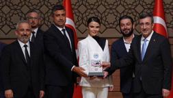 'Yılın Dizisi' Uzak Şehir
