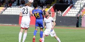 Bucaspor'da Saruhan ve Devrim kaldı