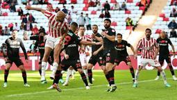 Süper Lig'de nefes kesen maç! 3 puan Antalya'nın