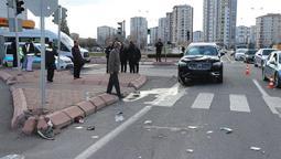 Kayserispor Başkanı Çamlı’nın cip ile çarptığı elektrikli bisiklet sürücüsünün kaza anı güvenlik kameralarına yansıdı
