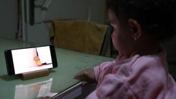 Ekran bağımlılığı 2 boyuta tutsak ediyor! 'Çocuklar için otizm tehlikesi var'