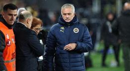 Jose Mourinho: Galibiyeti Samet Akaydın'a armağan ediyorum!