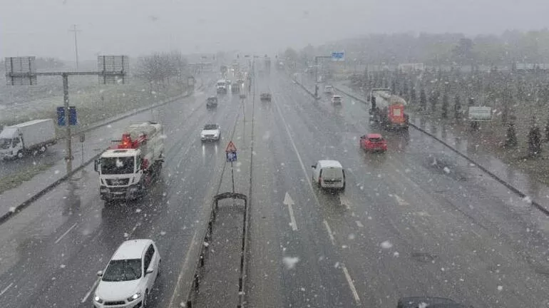 İstanbul'a kar yağacak mı, kar ne zaman yağacak? İstanbul hava durumu için AKOM'dan uyarı: Bugün hava nasıl olacak?