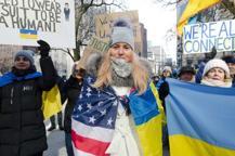 ABD'de Trump-Zelenskiy tartışmasına protesto: Hepimiz takım elbise giysek savaş biter mi?