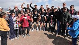 Şampiyon Yüksekovaspor, Turkcell Kadın Futbol Süper Ligi'ne yükseldi!