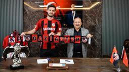 Arda Kızıldağ'ın imza töreninden kareler