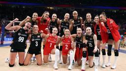 A Milli Kadın Voleybol Takımı İstanbul'da üçüncü maçına Güney Kore karşısında çıkıyor! Güney Kore-Türkiye 2025 FIVB Milletler Ligi maçı ne zaman bu akşam mı saat kaçta hangi kanalda? Filenin Sultanları maç takvimi...