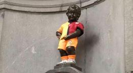 Belçika’nın simgelerinden Manneken Pis heykeli, Galatasaray formasını giydi