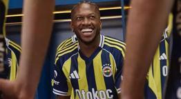 Fenerbahçe'de yeni sezon formaları tanıtıldı!