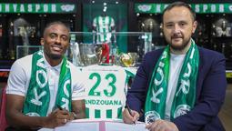 Yhoan Andzouana'nın imza töreninden kareler