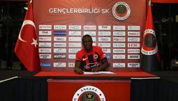 Adama Traore'nin imza töreninden kareler