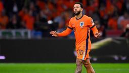 Memphis Depay tarihe geçti! Hollanda farklı kazandı